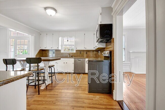 Building Photo - 115 Church Aly