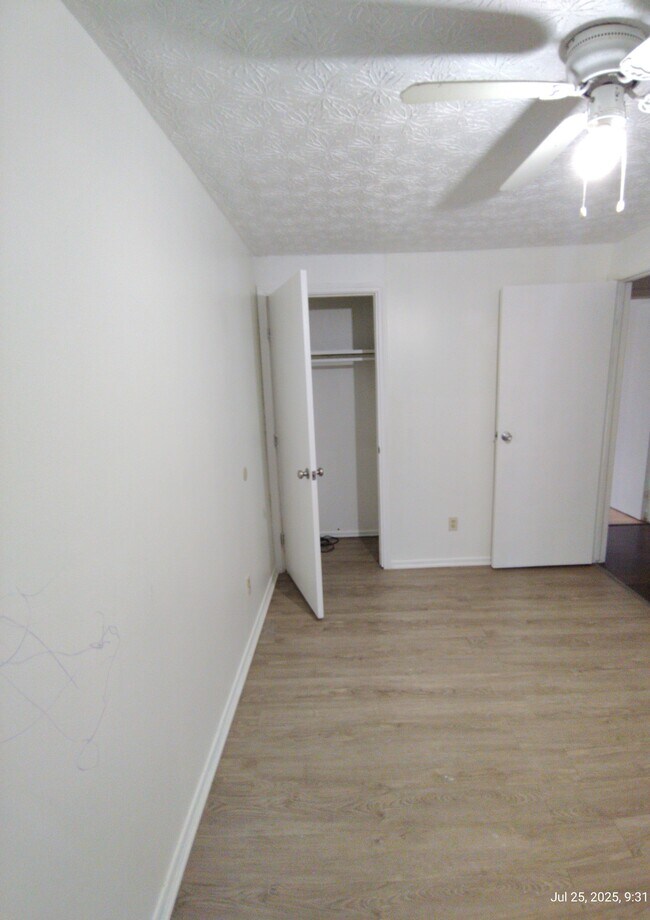 Building Photo - 4165 Commodore St