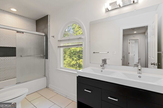 Building Photo - 2308 Defoors Ferry Rd NW