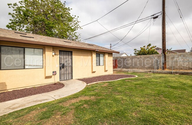 Building Photo - 2 Bedroom/1 Bath Home - $1395 Per Month
