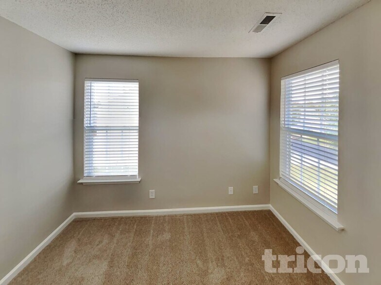 Building Photo - 1017 Highstone Dr