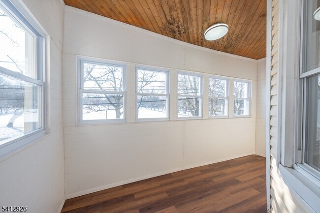 Building Photo - 24 Llewellyn Ave