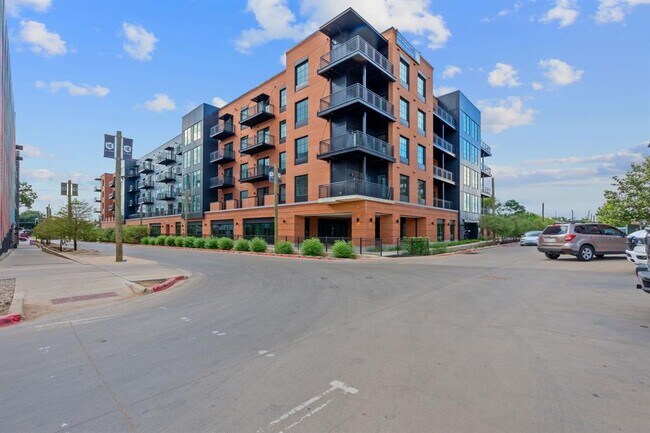 Building Photo - 4315 S Congress Ave