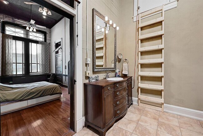 Building Photo - 104 Hoxie St