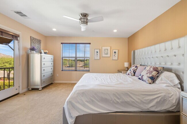 Building Photo - 52050 Rosewood Ln