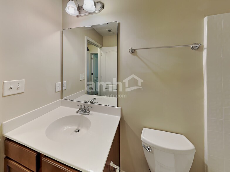 Building Photo - 1762 Woods Ln
