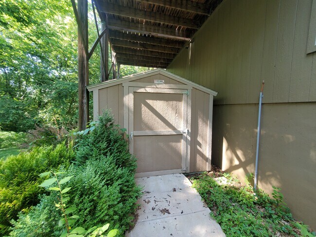 Building Photo - 7108 N Church Rd