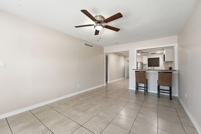 Building Photo - 1400 Binney Dr