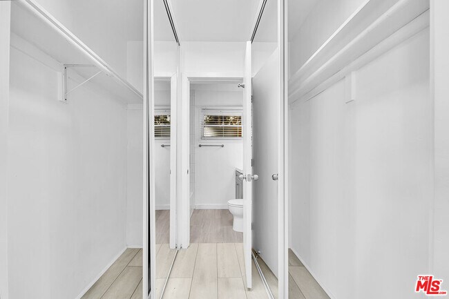 Building Photo - 926 N Spaulding Ave