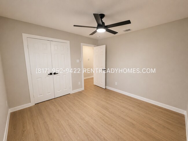 Building Photo - 10433 N Oswego St
