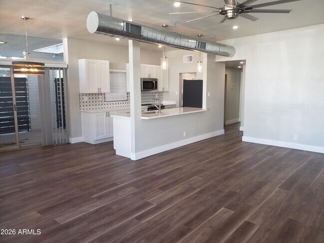 Building Photo - 301 W Medlock Dr