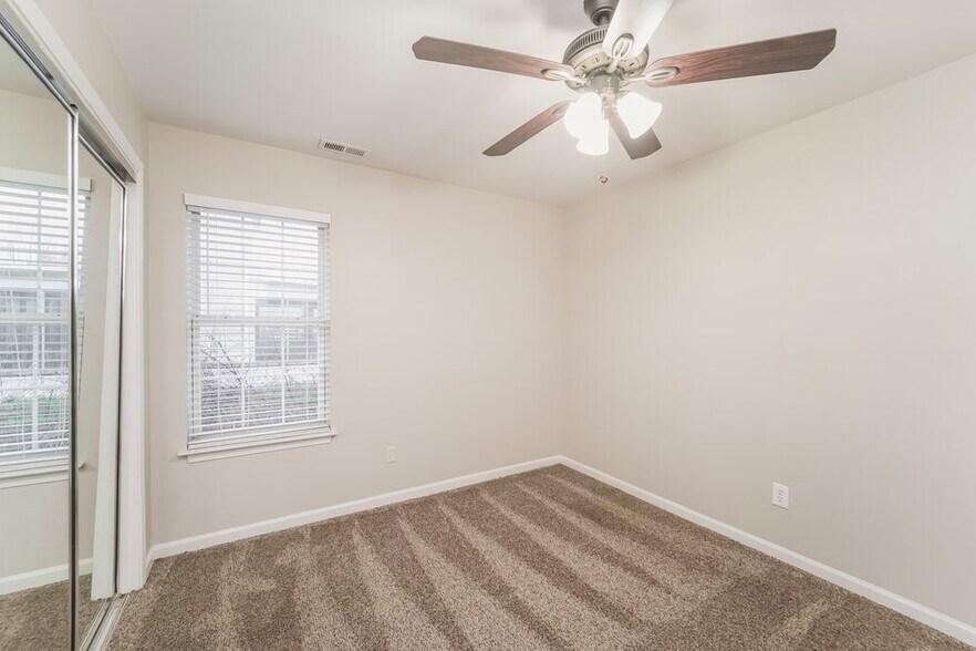 Building Photo - 785 Sir Raleigh Dr