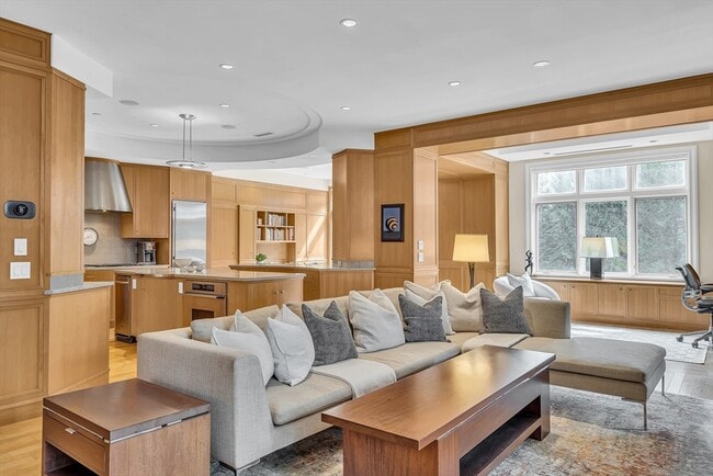 Building Photo - 120 Seaver St