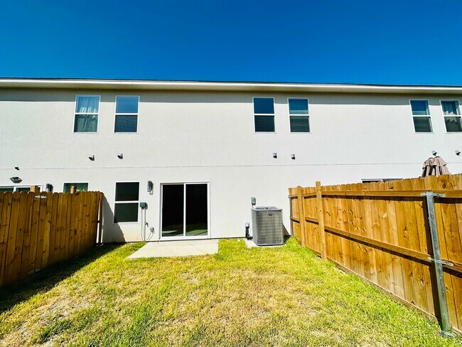 Building Photo - 9909 Bijan Dr