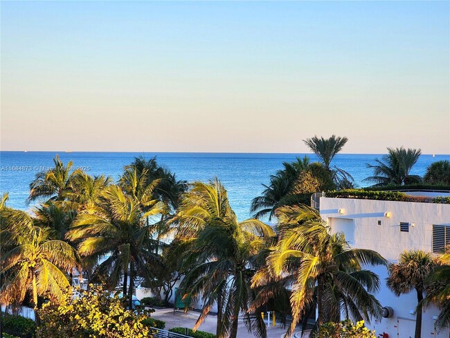 Building Photo - 3505 S Ocean Dr