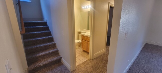 Building Photo - Adorable Spacious 3 Bdrm 3 Bath Home