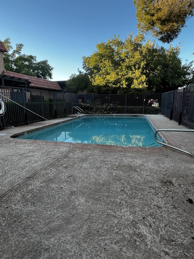 Building Photo - 301 Brookside Ln