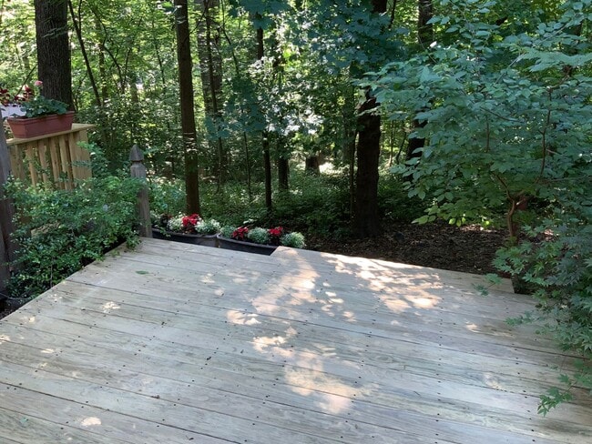 Building Photo - Beautiful 2BR 3.5BA updated town home located in the Saddle Ridge Community