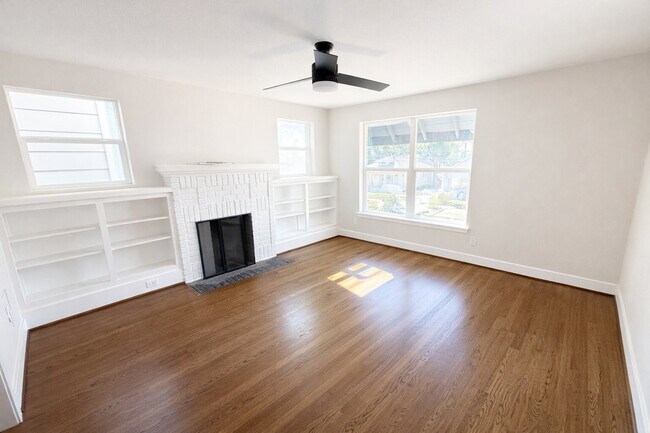 Building Photo - 2001 Brun St