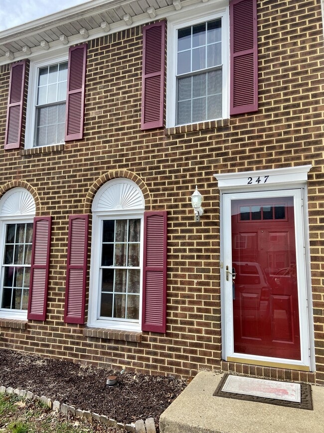 Building Photo - 247 Windbrooke Ln