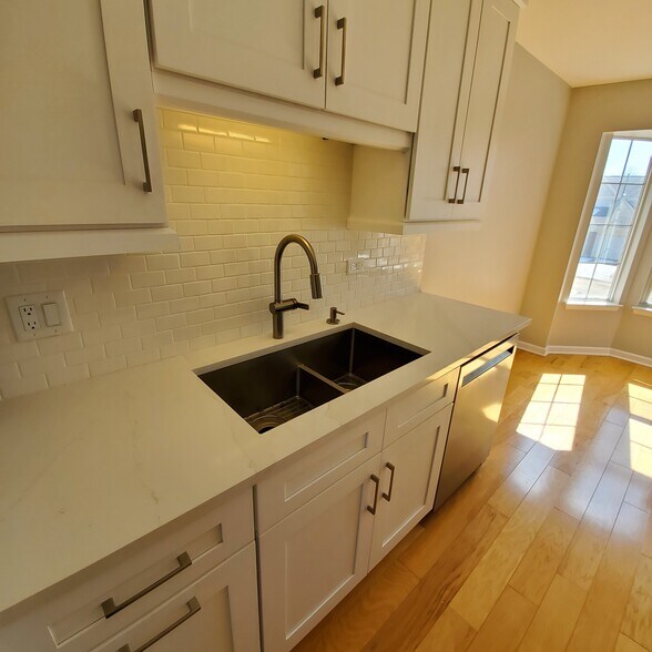 Building Photo - 122 White Branch Ct