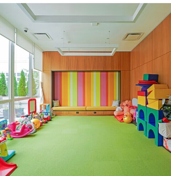 Building Photo - 180 Water St