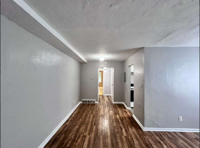 Building Photo - 13965 Superior Rd