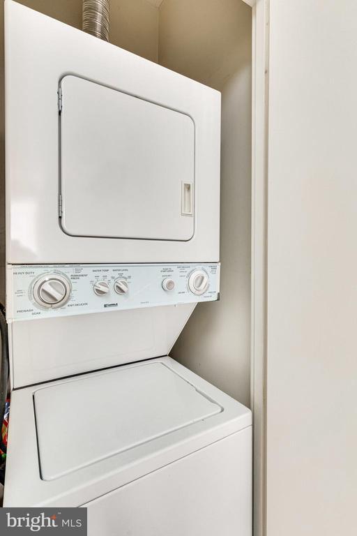 Building Photo - 955 26th St NW