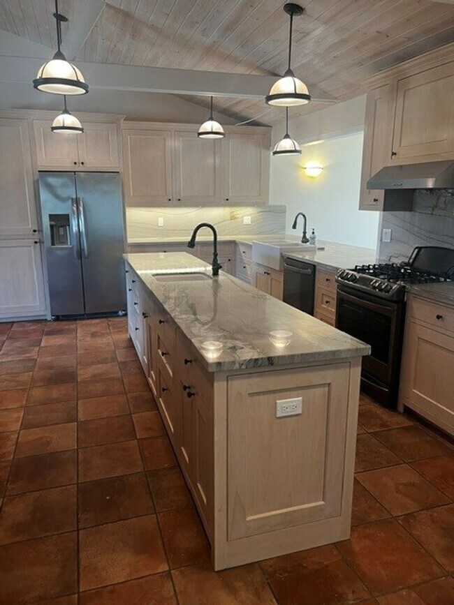 Building Photo - 1701 Calzada Ave