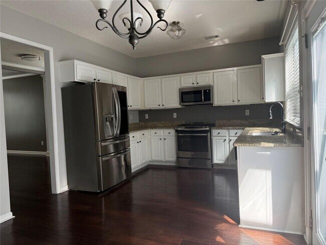 Building Photo - 2568 Alvecot Cir SE