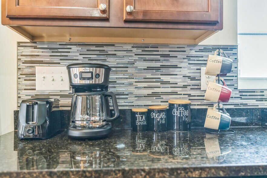 Building Photo - 7980 Blue Stream Dr