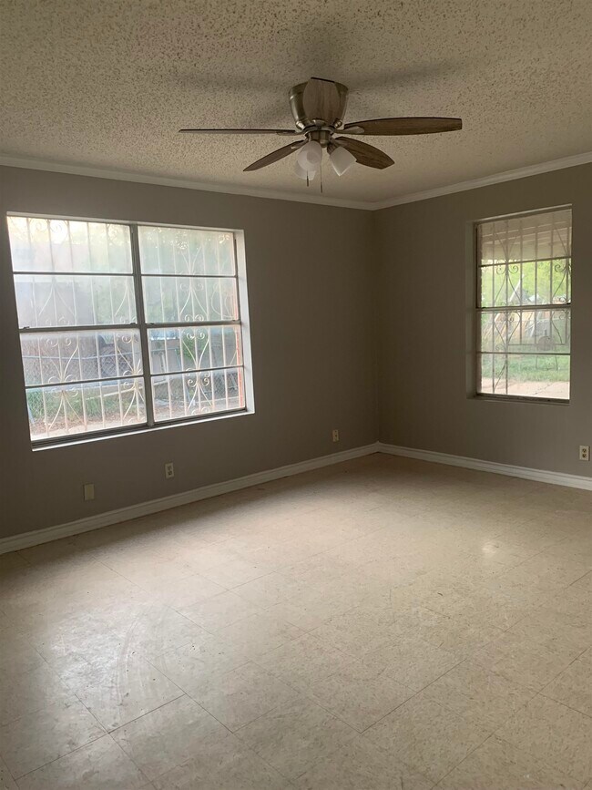 Building Photo - 3413 Pine St