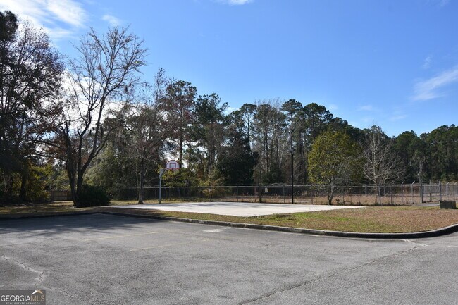 Building Photo - 200 McIntosh Dr