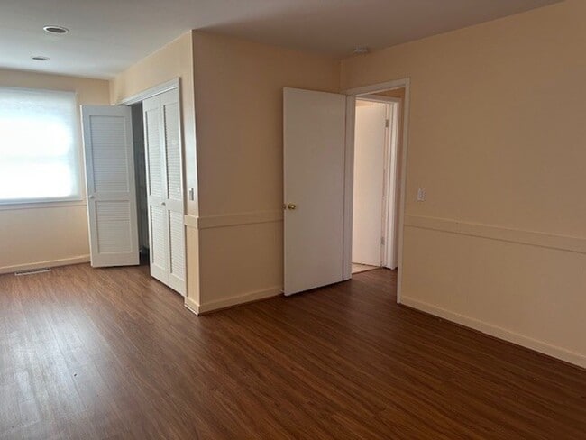 Building Photo - Historic Home On Huge Lot With Swimming Po...