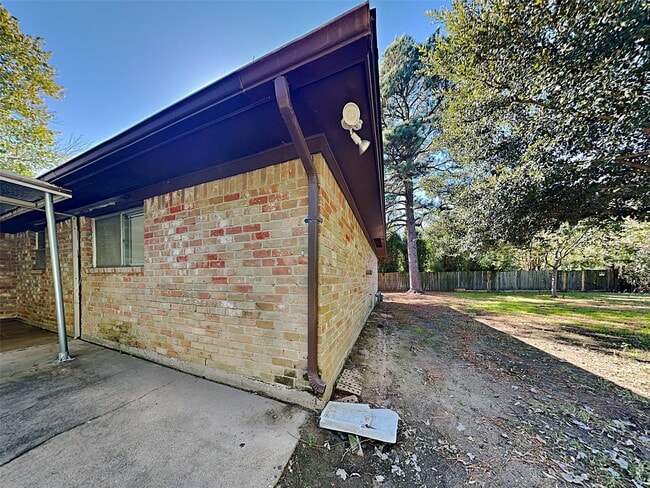 Building Photo - 16362 Brinkwood Dr