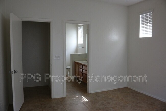 Building Photo - 15366 W Dreyfus St