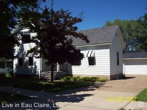 Building Photo - 816 Niagara St