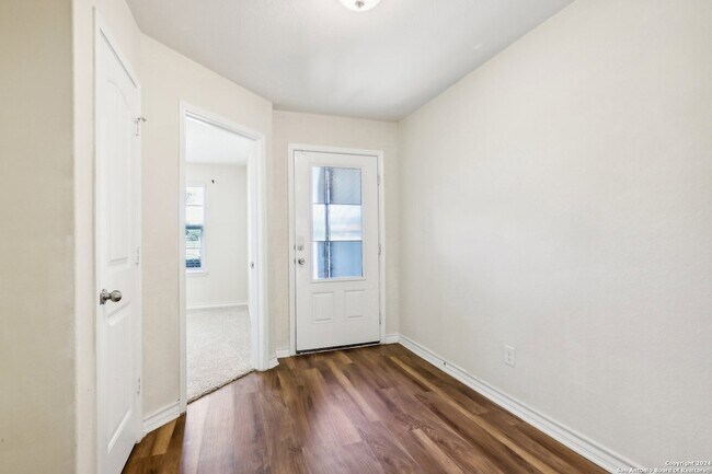 Building Photo - 6906 Quantum Lp