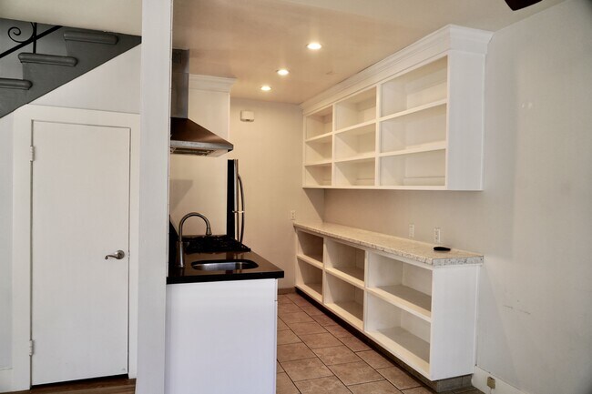 Building Photo - 4423 Cahuenga Blvd