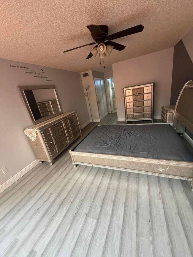 Building Photo - 10343 Greenhouse Rd