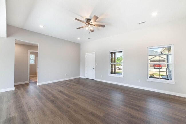 Building Photo - 2124 Brengman Dr