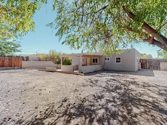 Building Photo - 8817 Candelaria Rd NE
