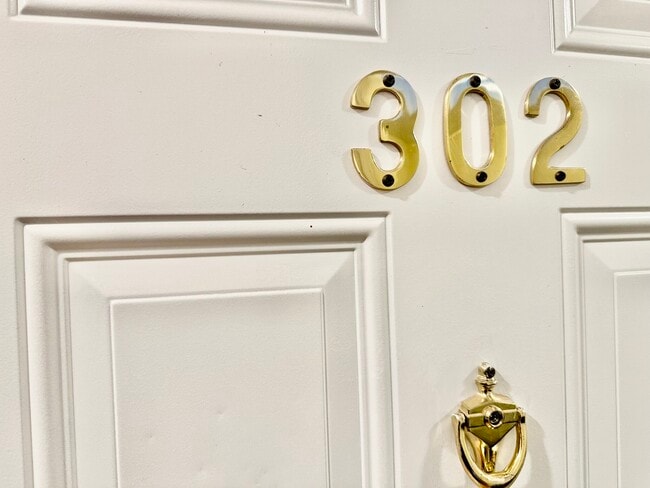 Building Photo - 73 Thatcher St