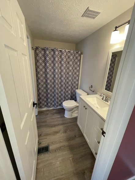 Building Photo - 231 Shady Ridge Dr