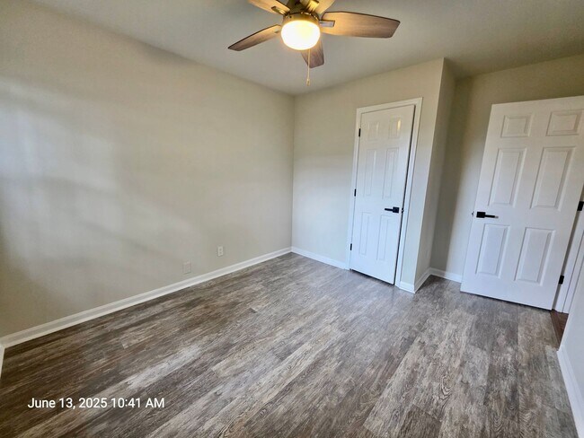 Building Photo - Charming 3 bedroom on a huge lot - Boulder...