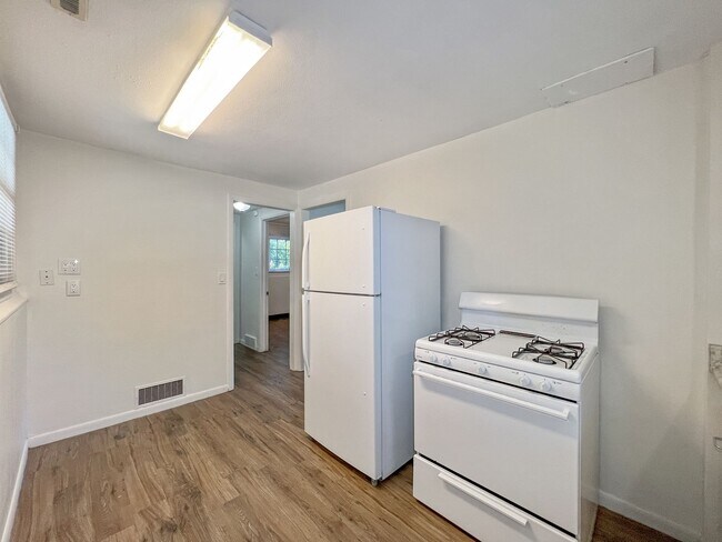 Building Photo - 102/104 Riverside