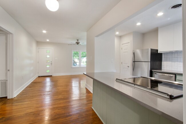 Building Photo - 4146 Robin Dr