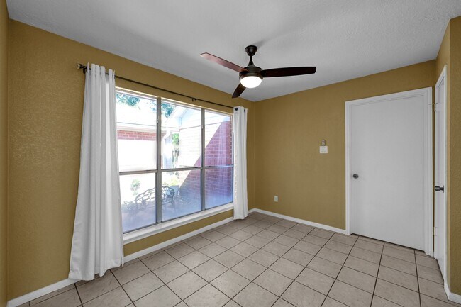 Building Photo - 11923 Silver Canyon Ln