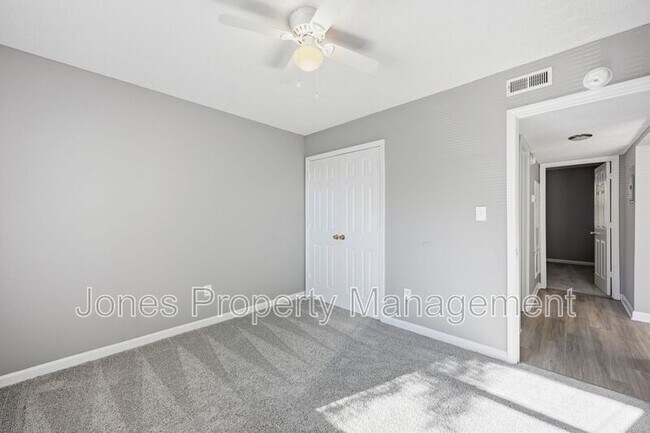 Building Photo - 905 Chimneys Ln