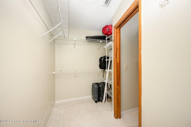 Building Photo - 441 Crystal Lake Dr